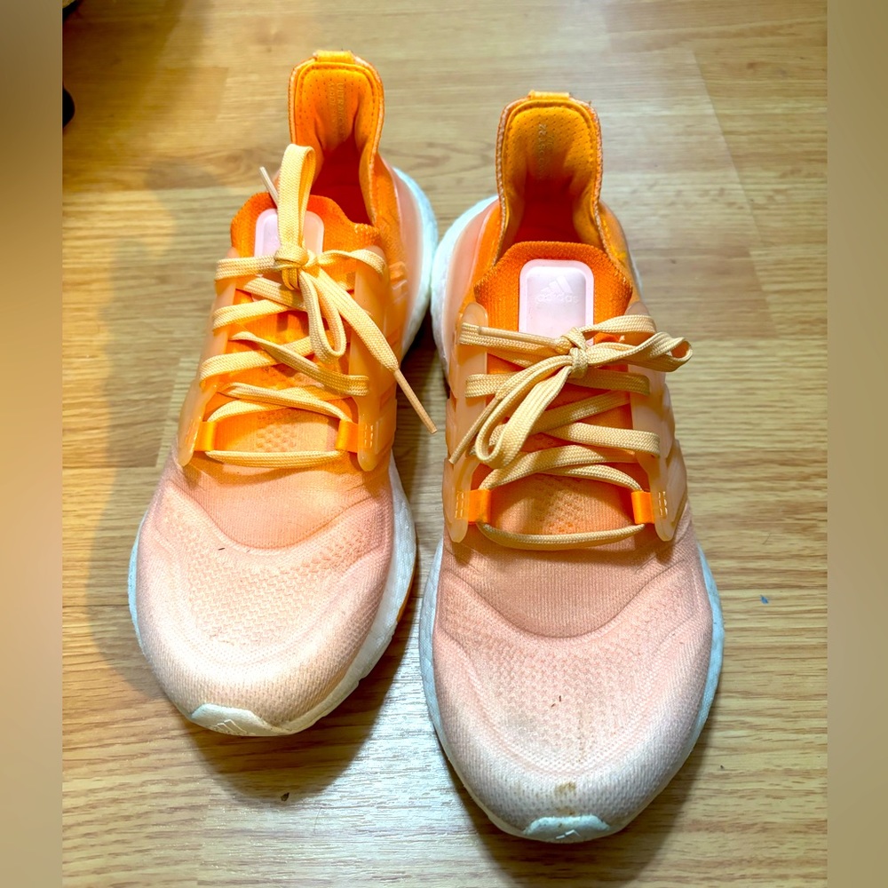 Orange ombré running shoes